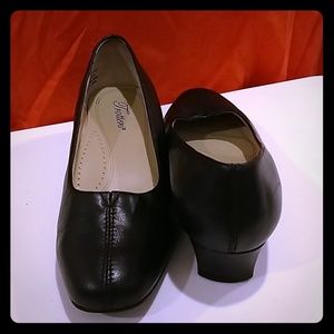 Black Trotters leather shoes